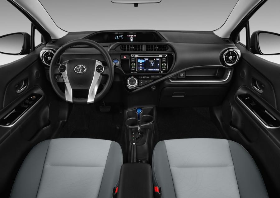 Торпедо Toyota Prius c 2017 года  (фото 6 из 10)
